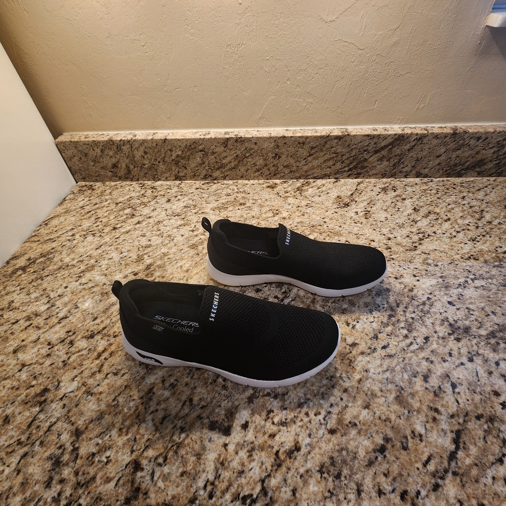 Ladies Size 8 Skechers Air Cooled Arch Fit Slip On Casual Comfort Shoes. - Picture 3 of 5